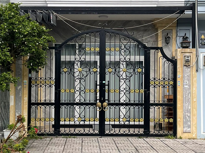 Mẫu cổng sắt 4 cánh đơn giản